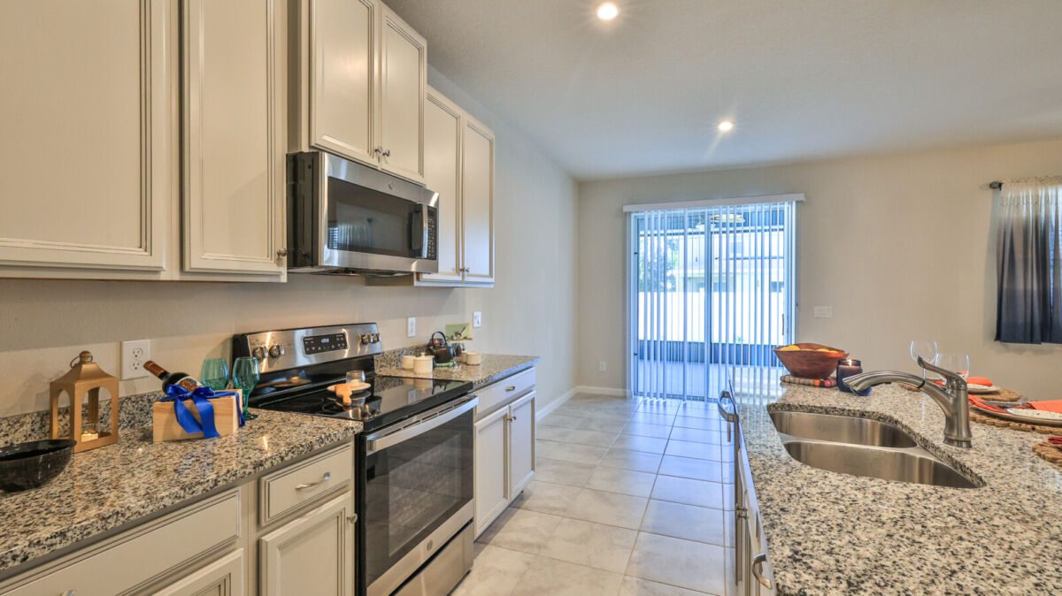 3861 Hanworth Loop-20