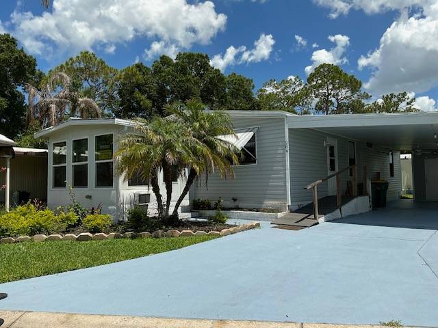 284 S WESTVIEW CT